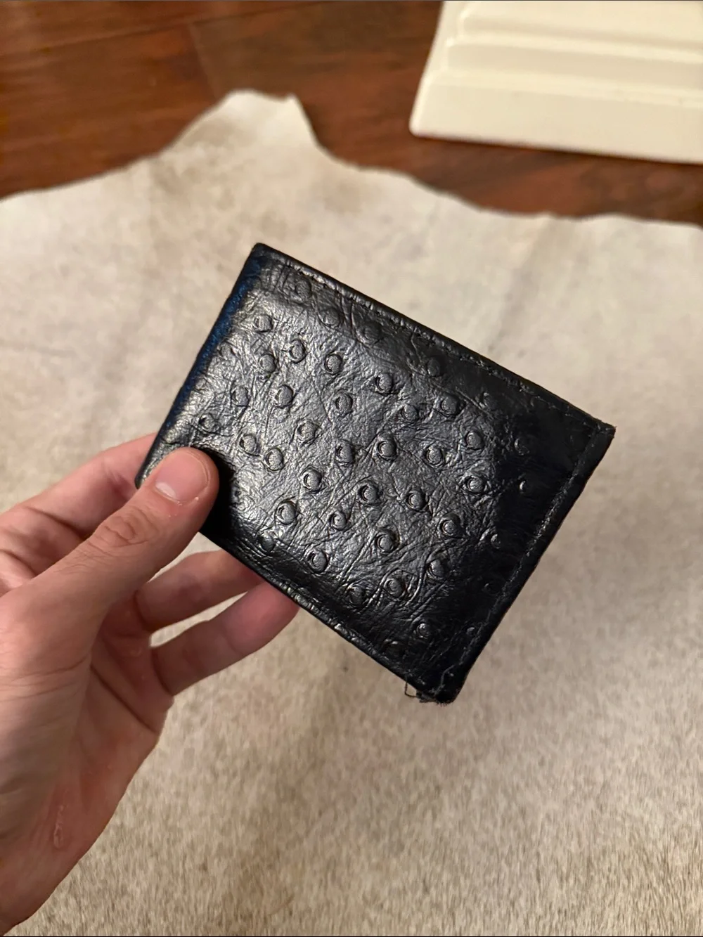 Men's Black Genuine Leather Ostrich Embossed Bifold Wallet
